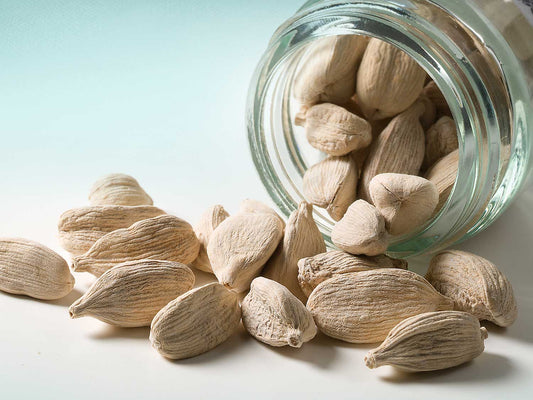 Celý bílý kardamom